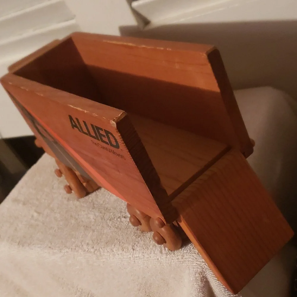 Vintage Allied Movers Truck
